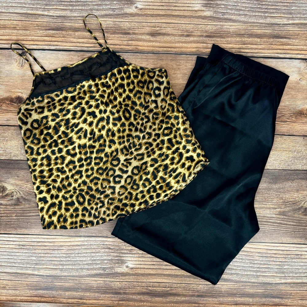2/$20 Secret Treasures Cheetah Print PJ Set Medium